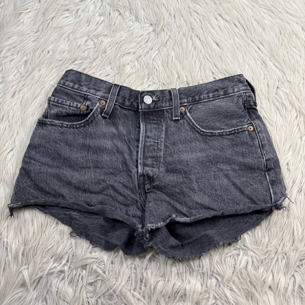 Levi's Women's 27 Gray Wash 501 Denim Shorts Classic Festival Summer Button Fly